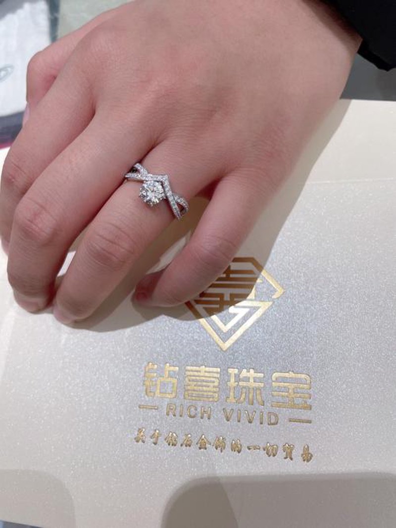 钻石戒指：见证永恒之选